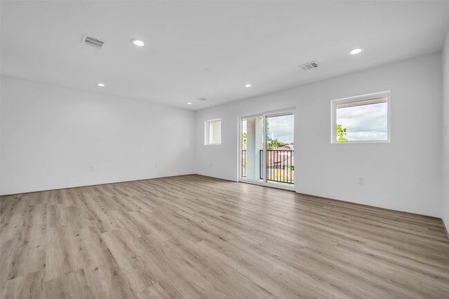 Building Photo - 15000 S Richmond Ave