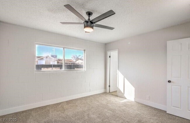 Building Photo - 2033 Hassell Ave