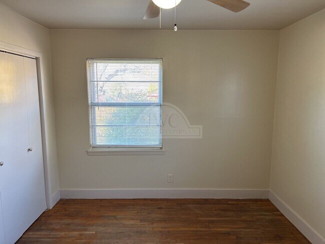 Building Photo - 1504 Redondo Dr