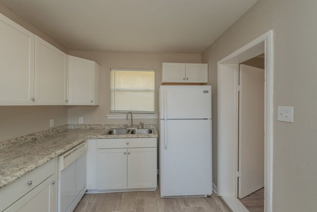 Building Photo - $1,250 - 3 bed/2 bath house for rent in Fl...