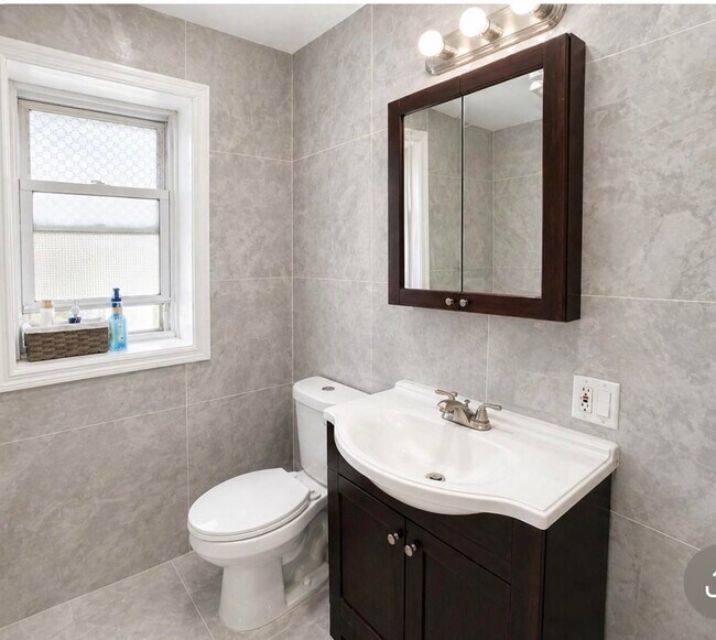 Building Photo - 146 W 27th St