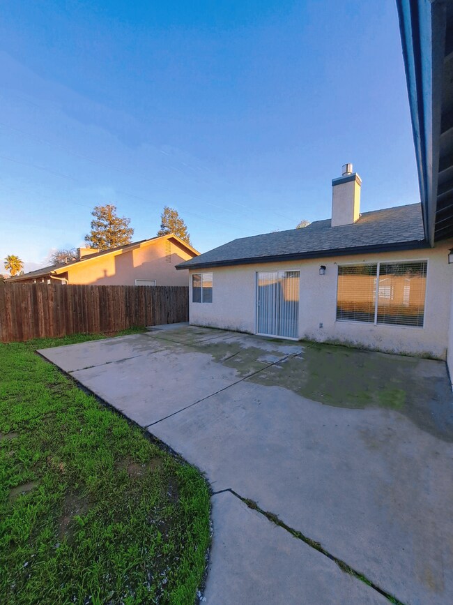 Building Photo - Move-In Special: First Month Free—Don’t Mi...