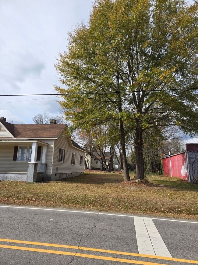 Building Photo - 1401 Old Norlina Rd