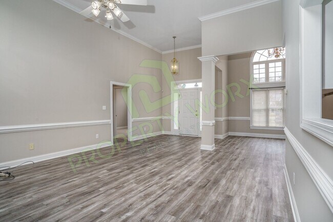Building Photo - Executive Style Rental in Red Oak
