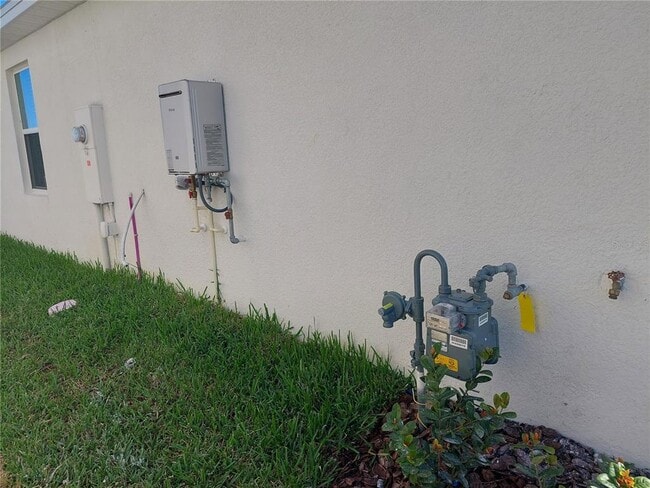 Building Photo - 35735 Sunflower Hl Dr