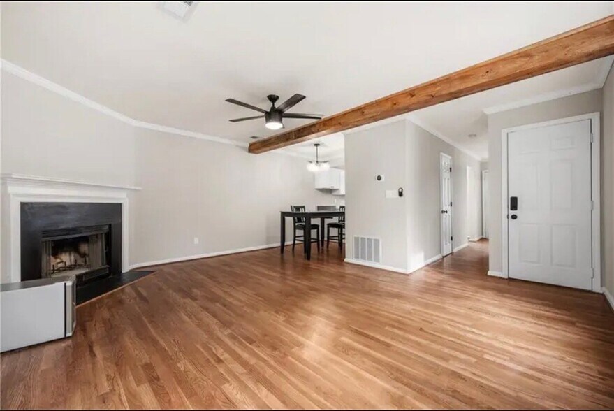 Building Photo - 3854 Meadow Creek Dr