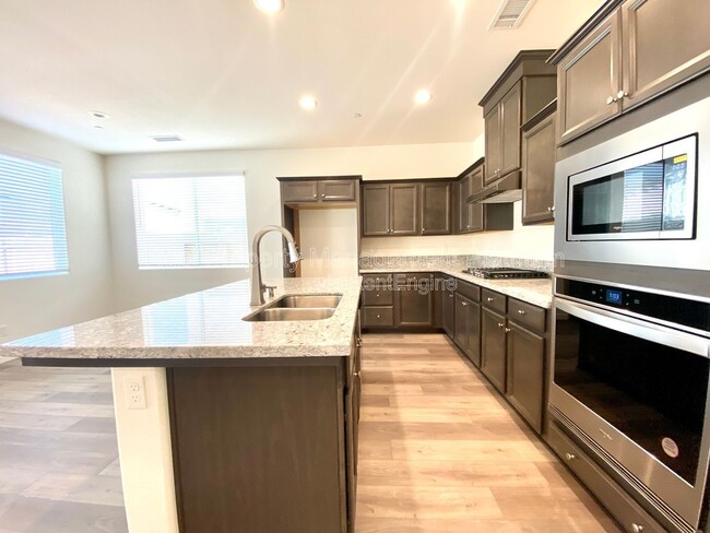 Building Photo - 4137 Beverly Ave