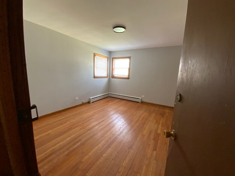 BEDROOM (14FTX12FT) - 2228 W 71st St
