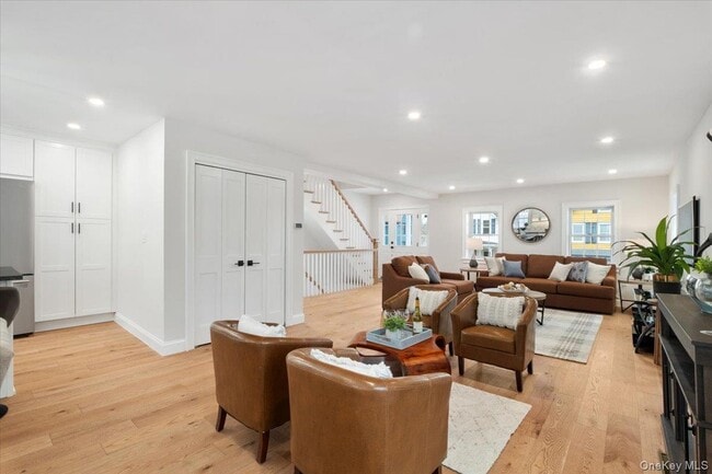 Building Photo - 32 Ackerman St