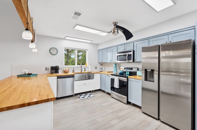 Building Photo - 2805 Trail of the Madrones