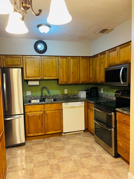 Building Photo - 2913 W Saint Conrad St