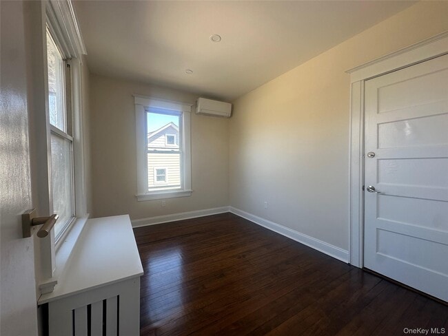 Building Photo - 55 Sea Cliff Ave