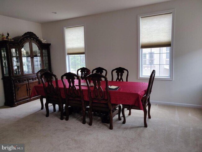 Building Photo - 42891 Edgegrove Heights Terrace