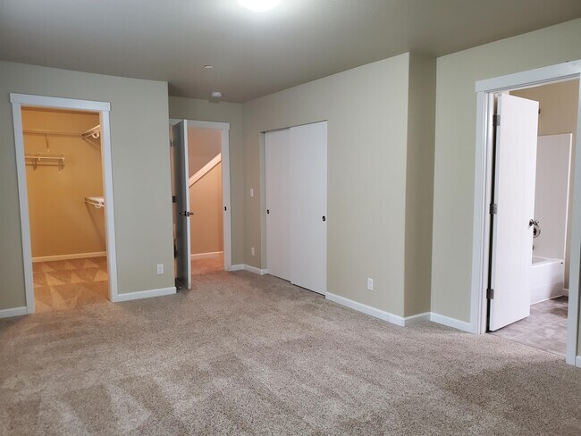 Building Photo - 1502 Onyx St SE