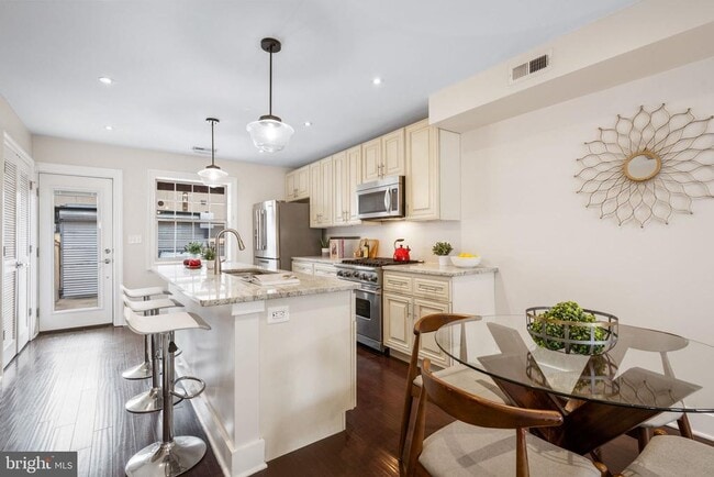 Building Photo - 1259 16th St NE