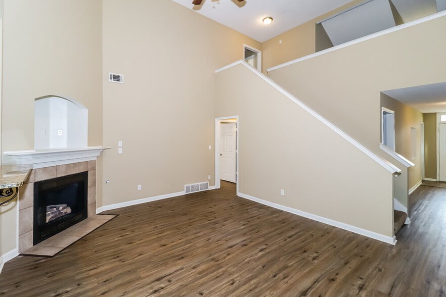 Building Photo - 944 Shorey Ln