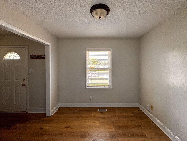 Building Photo - Stylish 3 Bed 2 Bath Home in Jack Britt