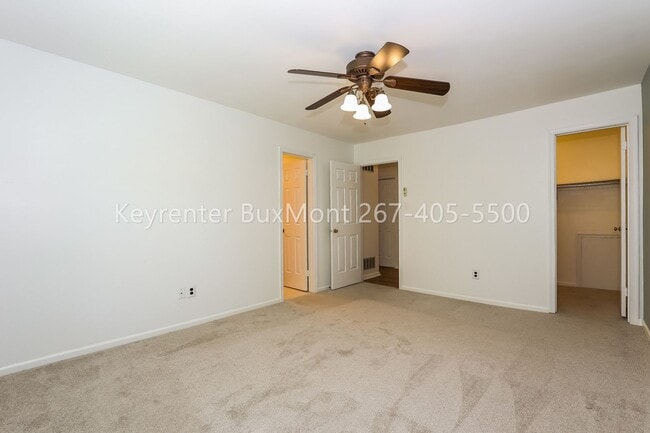 Building Photo - Beautiful 2 Bed / 2 Bath second-floor condo in Rose Hollow community!