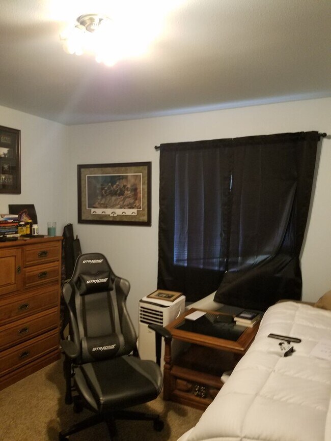 Building Photo - 4 bedroom 2 bath home in Bozeman with double attached garage