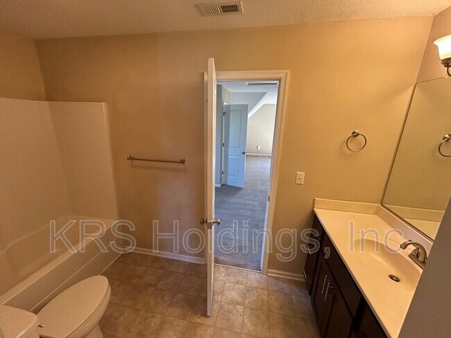 Building Photo - 1763 Jason Ave