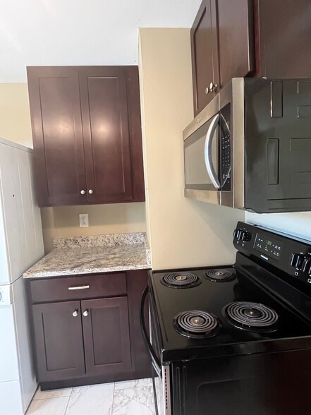 Building Photo - 3003 Oakland Ave