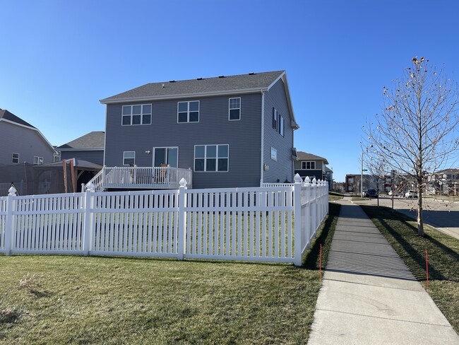 Building Photo - 113 Alton Dr