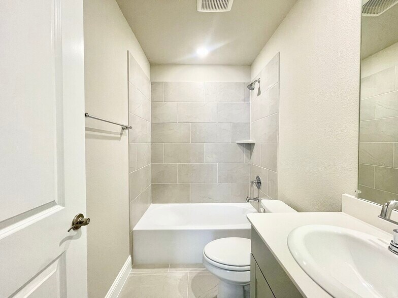 Building Photo - 1203 Mahogany Dr