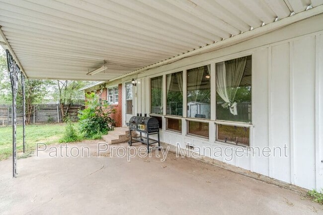 Building Photo - 1703 Pecos St