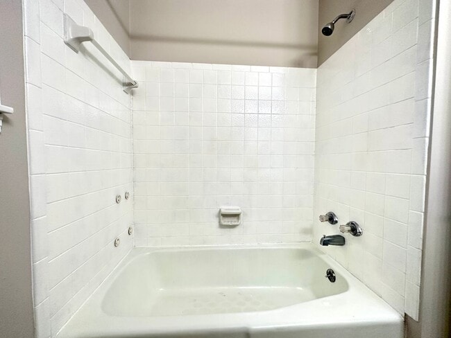 Building Photo - 28 Leonard Dr