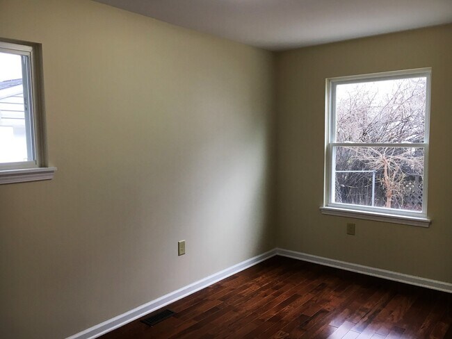 Building Photo - **BEAUTIFULLY REMODELED 2-BEDROOM HOME W/ 2-CAR GARAGE!!**