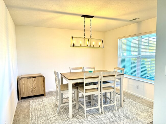 Building Photo - 3235 Sandwalk Dr