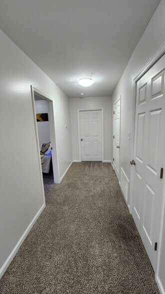 Building Photo - 5467 Maple Ave