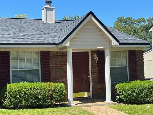 Building Photo - 456 High Point Ln