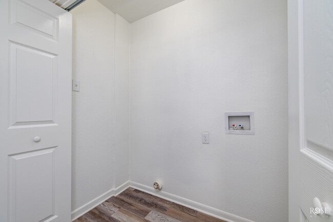 Building Photo - NOW AVAILABLE - 3 Bedroom Home in College ...