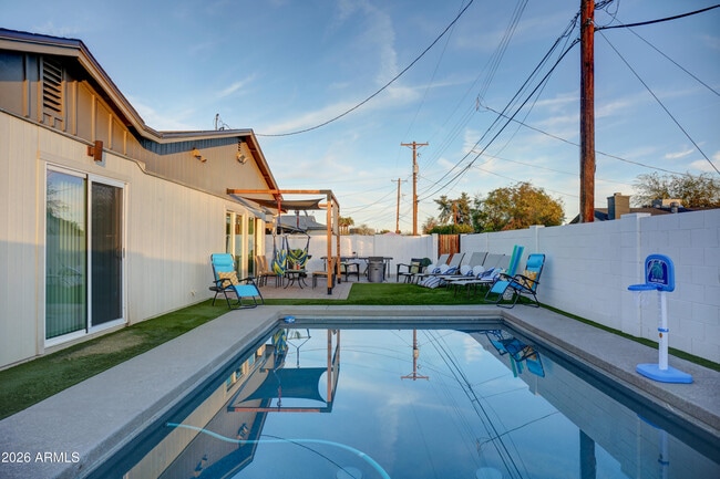 Building Photo - 7225 E Villa Way