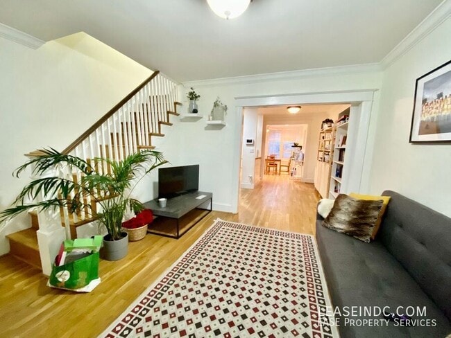 Building Photo - 2517 3rd St NE