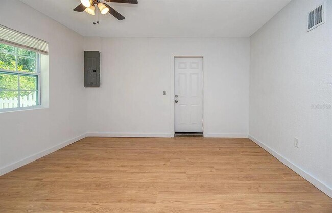 Building Photo - 2127 26th Ave S