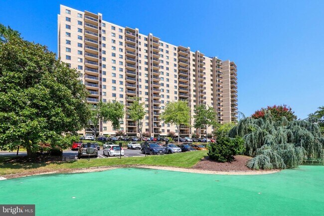 Building Photo - 309 Yoakum Pkwy