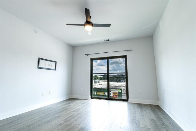 Building Photo - 2220 Webberville Rd