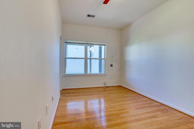 Building Photo - 6155 Early Autumn Dr