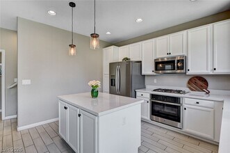 Building Photo - 372 Silva Pl