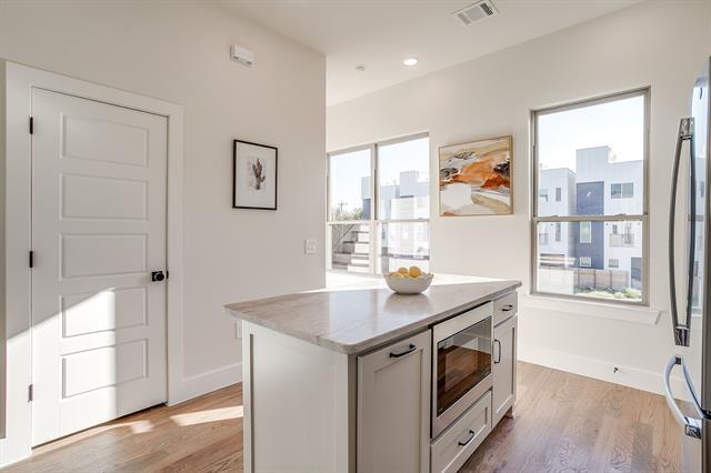 Building Photo - 300 Foch St