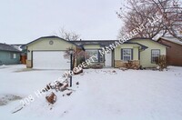 Building Photo - Single Level Home w/Mature Landscaping *In...