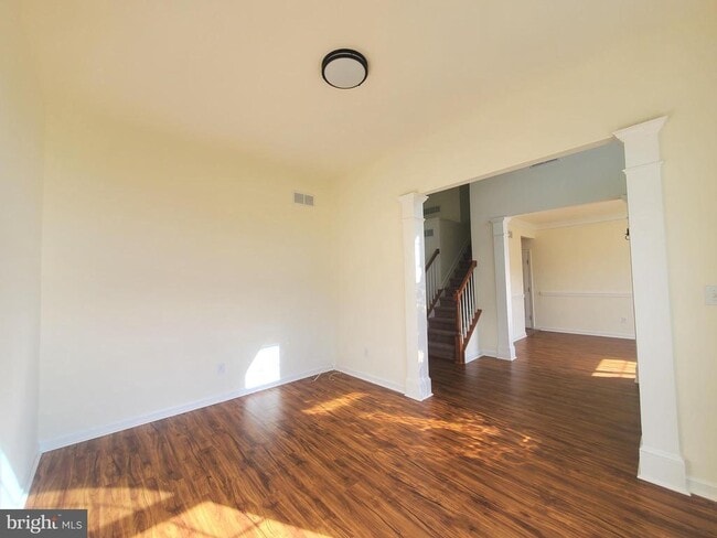 Building Photo - 5 Bandcroft Dr