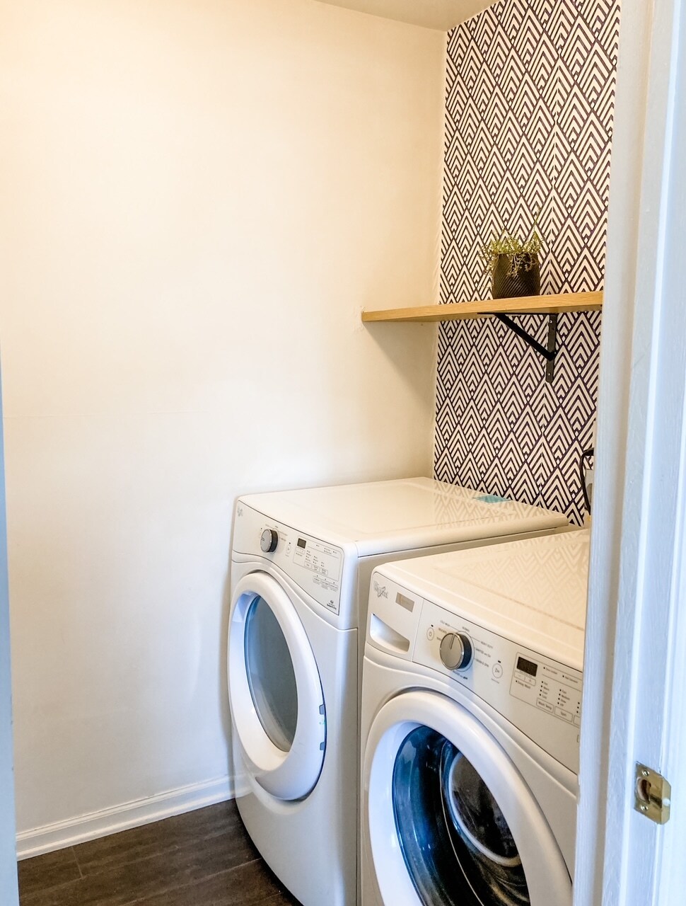 Laundry room - 10018 70th St