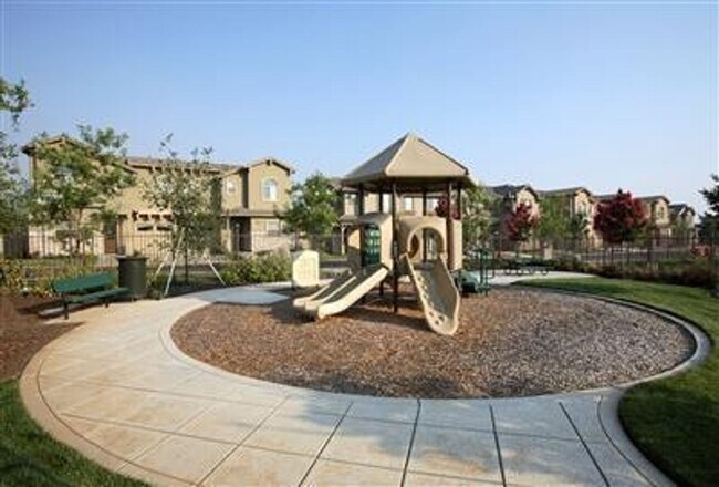 Building Photo - Gated Penryn Patio 2 Story Home, 3 Bedroom...
