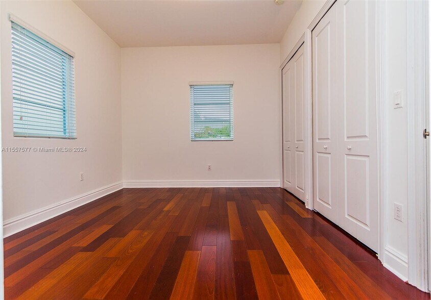Building Photo - 10170 SW 75th Pl
