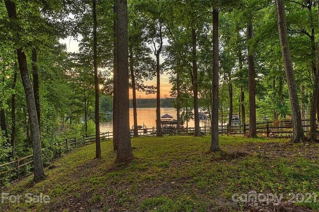 Building Photo - 2427 Mt Isle Harbor Dr