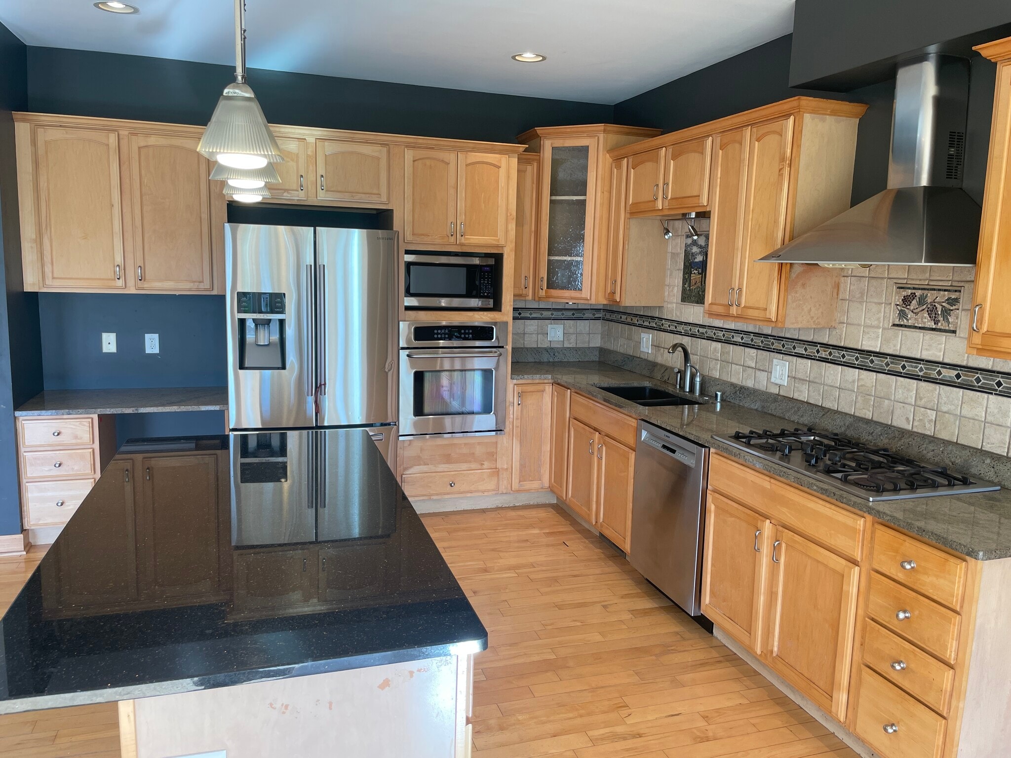 Building Photo - 3169 Pleasant St