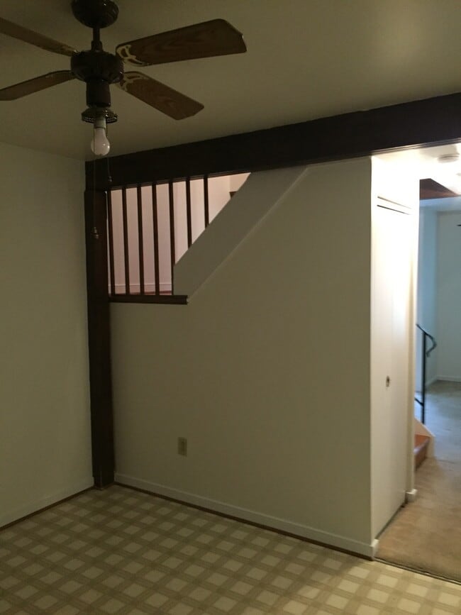 Building Photo - Spacious 2bd/1.5bth Condo Located in Laurel Square!!